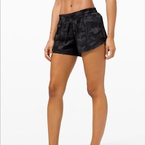 Lululemon Hotty Hot shorts 2.5 size 6